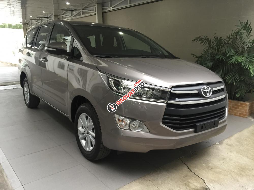 Bán ô tô Toyota Innova 2.0G đời 2016, số tự động, màu xám, xe mới 100%-0