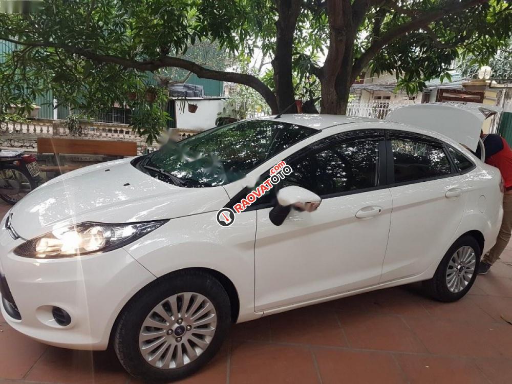 Bán Ford Fiesta 1.6 AT đời 2013, màu trắng số tự động-2