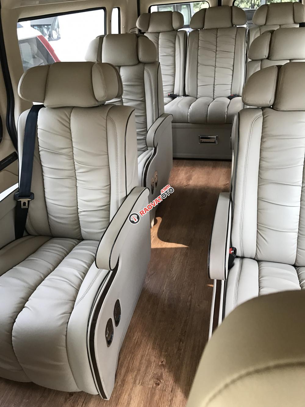 Cần bán lại xe Ford Transit limousine năm 2016 màu Bạc, giá tốt-1