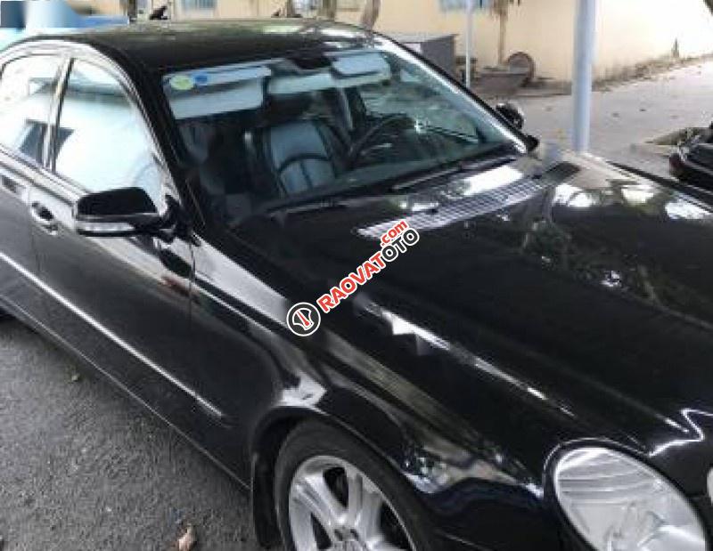 Cần bán xe Mercedes E200 sản xuất 2007, màu đen còn mới-0