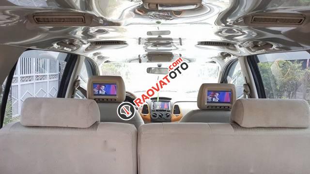 Bán Toyota Innova G đời 2010, màu bạc còn mới-4