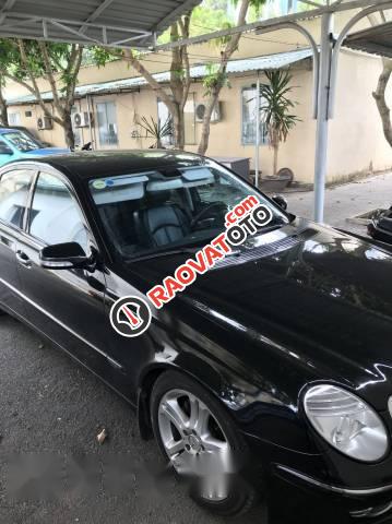 Bán Mercedes E200 đời 2007, màu đen, 420tr-0