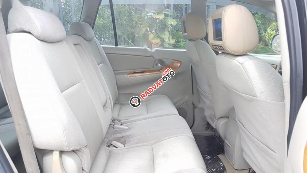 Cần bán Toyota Innova G đời 2010, màu bạc còn mới, 389tr-8