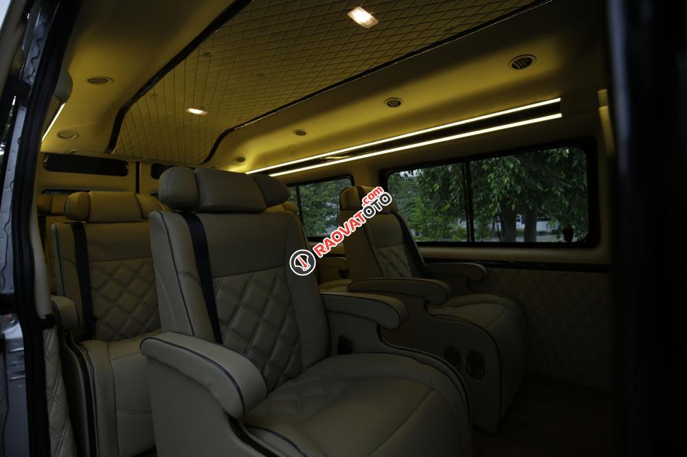 Bán Ford Transit Limousine phiên bản sơ cấp do Auto Kingdom cải tạo, tiện nghi, sang trọng. Liên hệ 0938765376-5