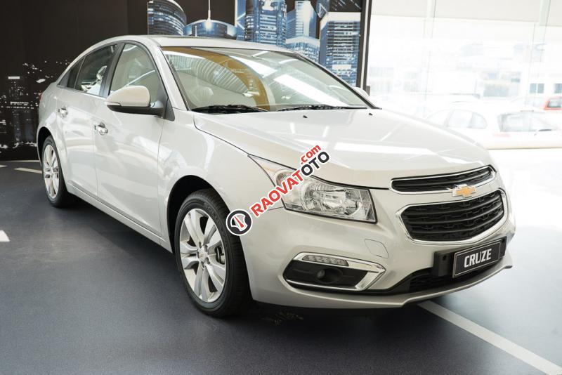 Bán Chevrolet Cruze LTZ năm sản xuất 2017, màu trắng, 657tr-0