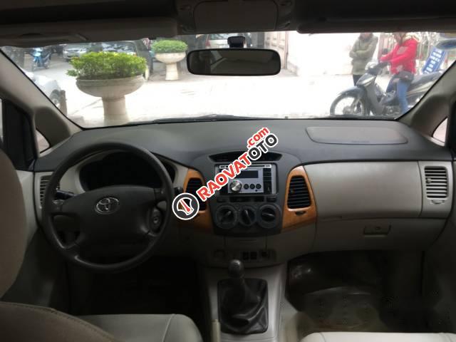 Chính chủ bán Toyota Innova G đời 2011, màu bạc-3