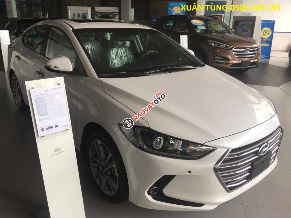 Bán Hyundai Elantra 2017, đủ màu giao xe ngay, hỗ trợ ngân hàng 90% và đăng kí Grab - LH: Xuân Tùng 0906.409.199-3