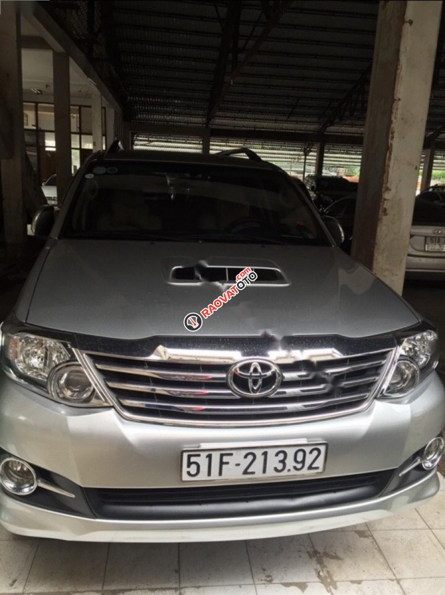 Bán xe Toyota Fortuner G đời 2015, màu bạc, giá tốt-1