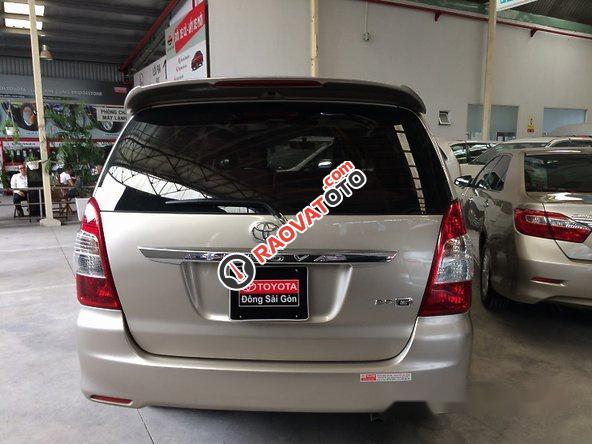 Cần bán gấp Toyota Innova GAT đời 2012, màu nâu-5