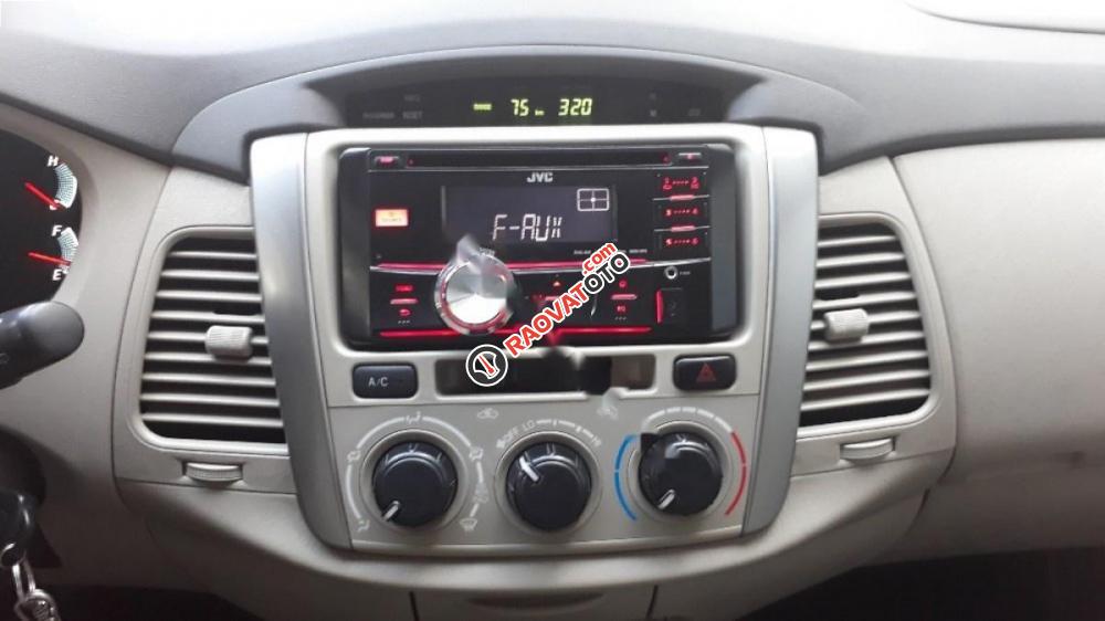 Cần bán lại xe Toyota Innova 2.0E sản xuất 2015, màu bạc số sàn, giá chỉ 628 triệu-7