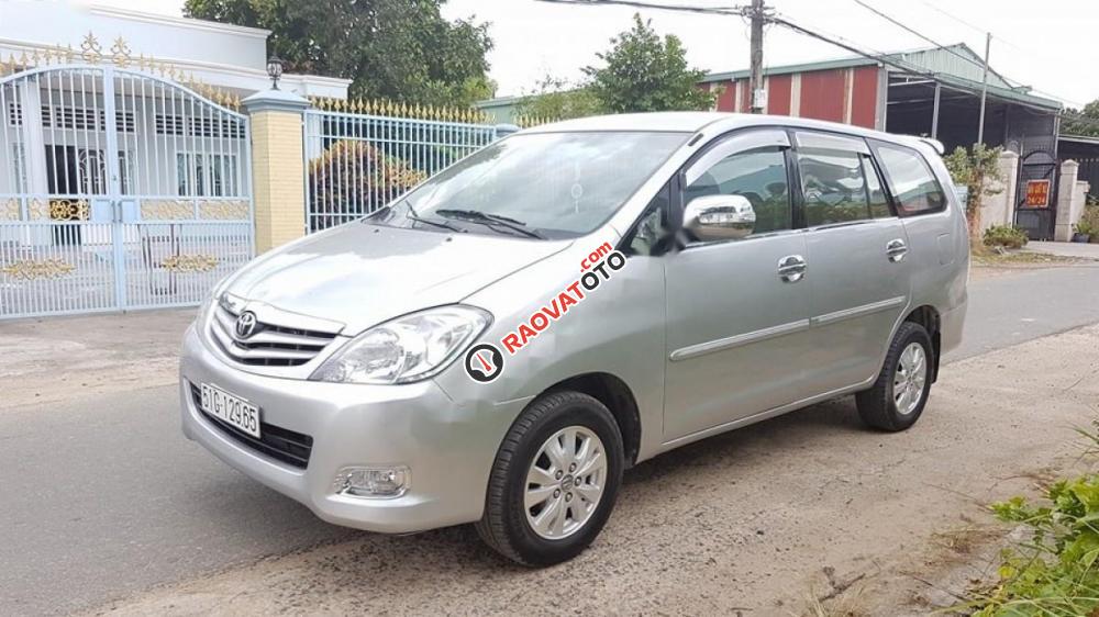 Cần bán Toyota Innova G đời 2010, màu bạc còn mới, 389tr-1