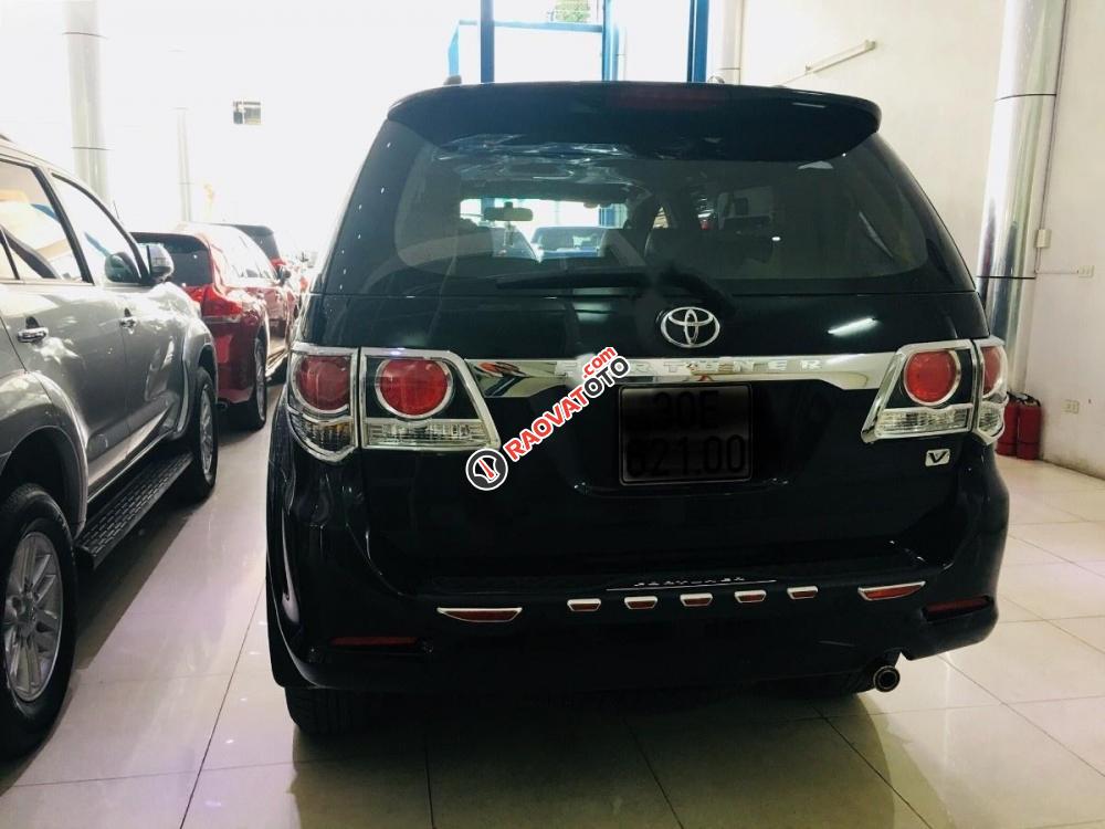 Cần bán Toyota Fortuner 2.7V 4x2 AT đời 2015, màu đen, giá tốt-2