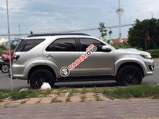 Bán Toyota Fortuner đời 2015, màu bạc như mới-0