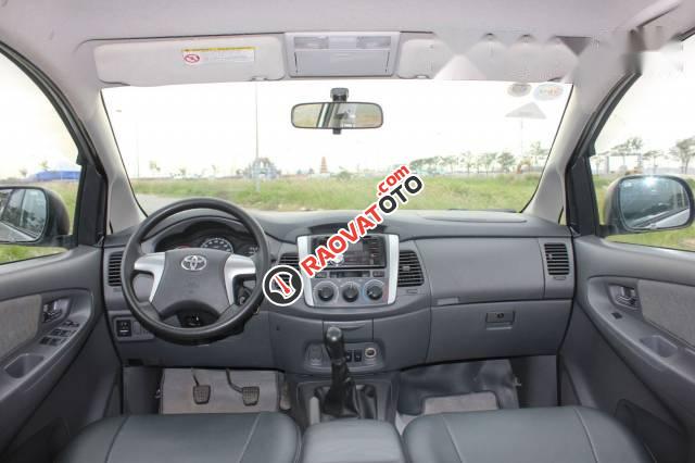 Cần bán lại xe Toyota Innova E 2.0MT năm 2013-3