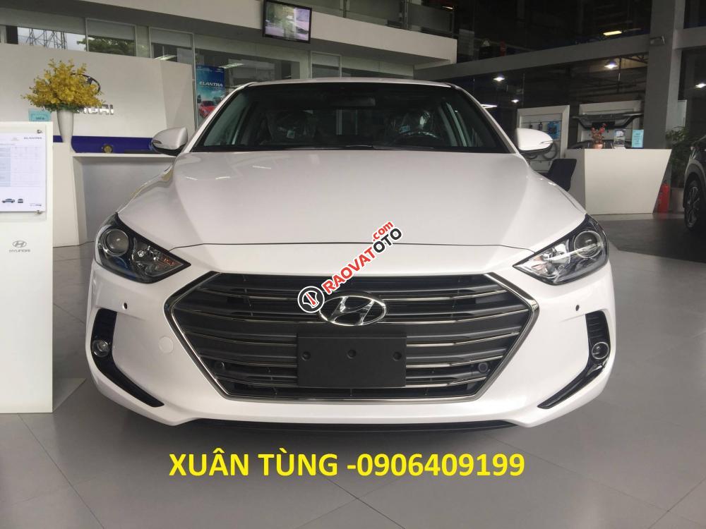 Bán Hyundai Elantra 2017, đủ màu giao xe ngay, hỗ trợ ngân hàng 90% và đăng kí Grab - LH: Xuân Tùng 0906.409.199-0