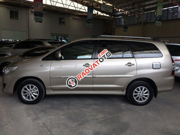 Cần bán gấp Toyota Innova GAT đời 2012, màu nâu-0