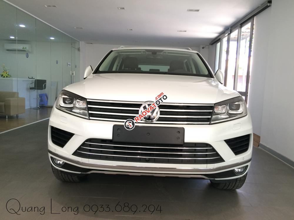 volkswagen Touareg GP - màu trắng ngọc trai nhập khẩu nguyên chiếc - Quang Long 0933689294-0