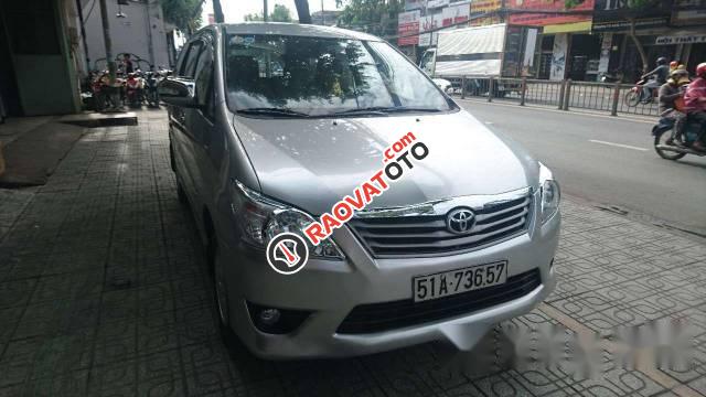 Bán Toyota Innova đời 2014, màu bạc còn mới-1