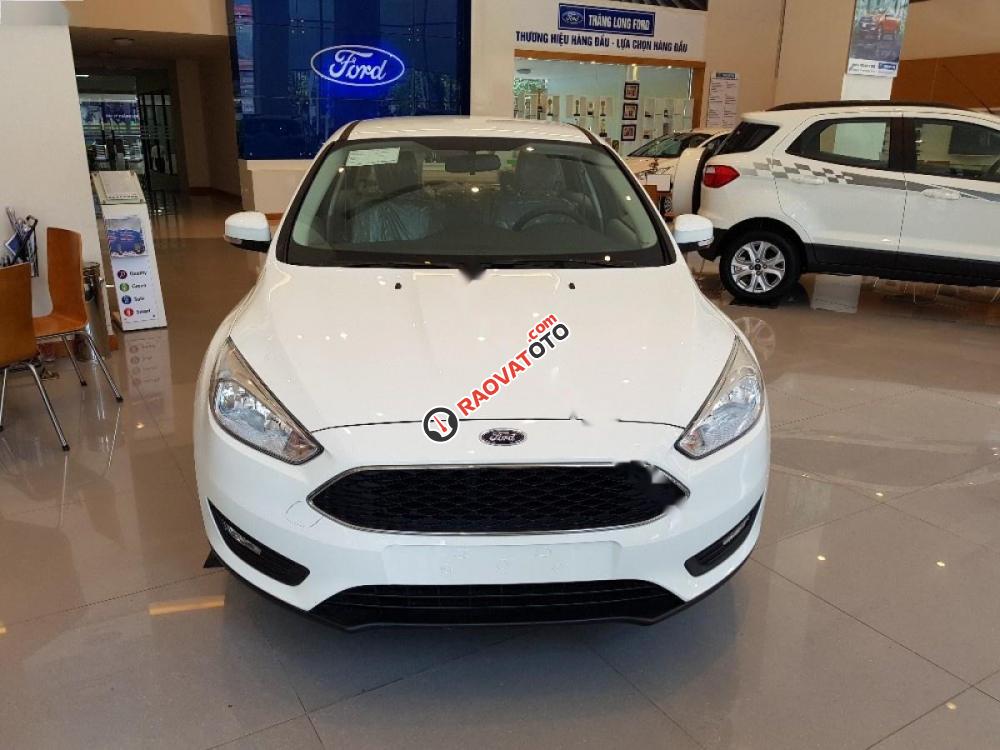 Cần bán Ford Focus 2017, màu trắng, giá tốt-1