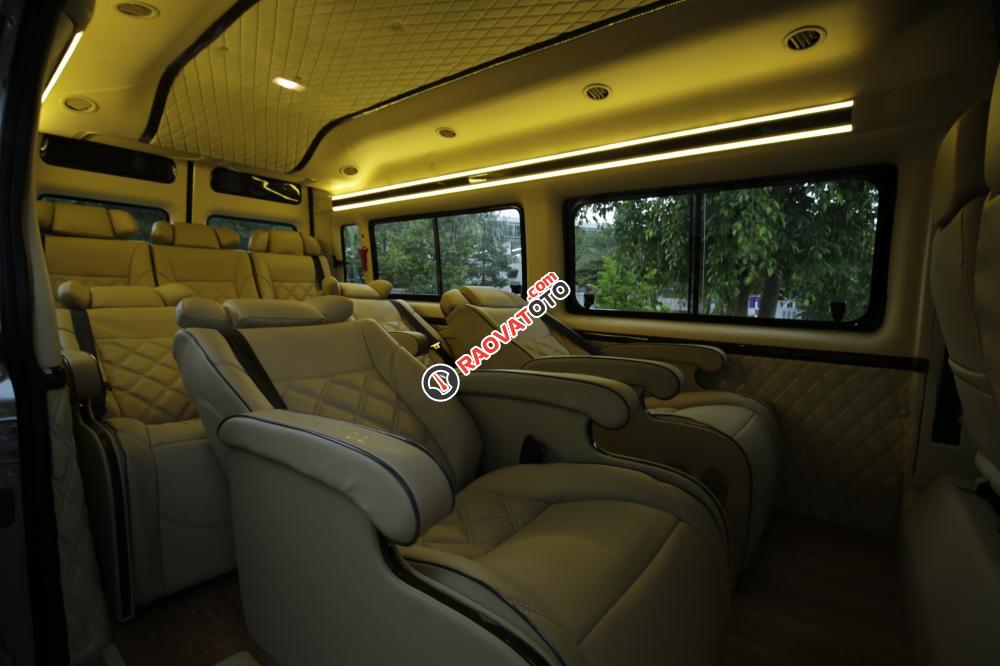 Bán Ford Transit Limousine phiên bản sơ cấp do Auto Kingdom cải tạo, tiện nghi, sang trọng. Liên hệ 0938765376-6