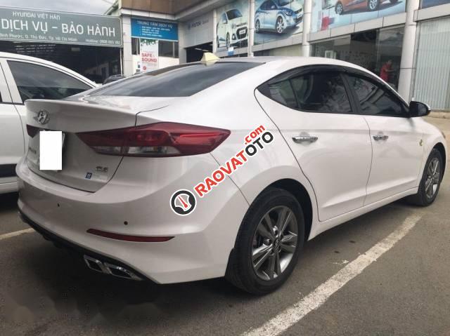 Bán Hyundai Elantra 1.6AT đời 2016, màu trắng đẹp như mới-2