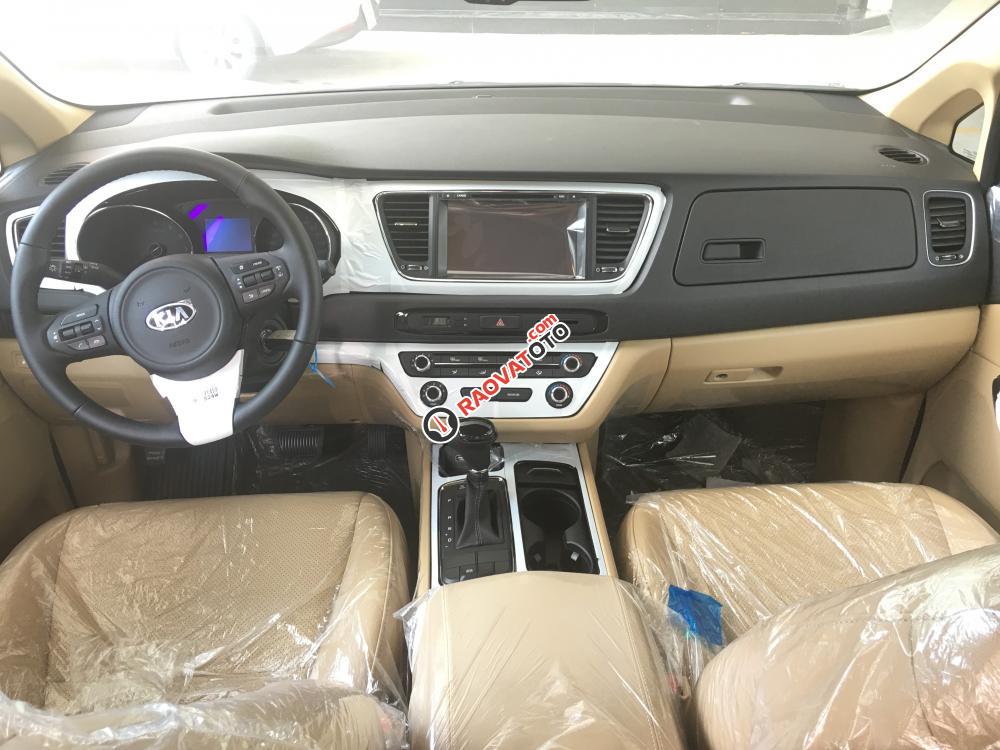 Bán Kia Sedona máy xăng, full option, ưu đãi cực lớn tháng 3-7