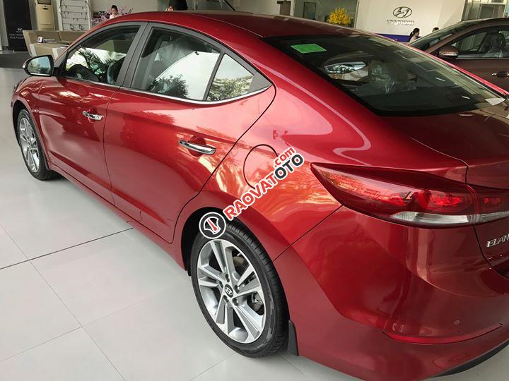 Bán Hyundai Elantra CKD 2018 màu đỏ, giá nét, giao xe ngay, KM đầy đủ-3