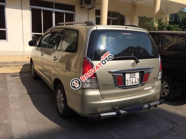 Bán xe Toyota Innova đời 2010, màu bạc chính chủ, giá chỉ 450 triệu-0