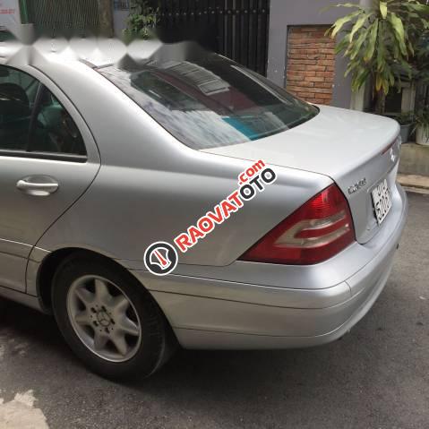 Bán Mercedes đời 2004, màu bạc, giá 240tr-0