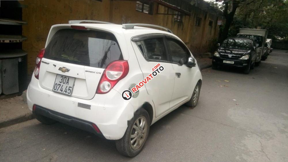 Cần bán lại xe Chevrolet Spark LTZ 1.0 AT năm 2014, màu trắng, chính chủ-1