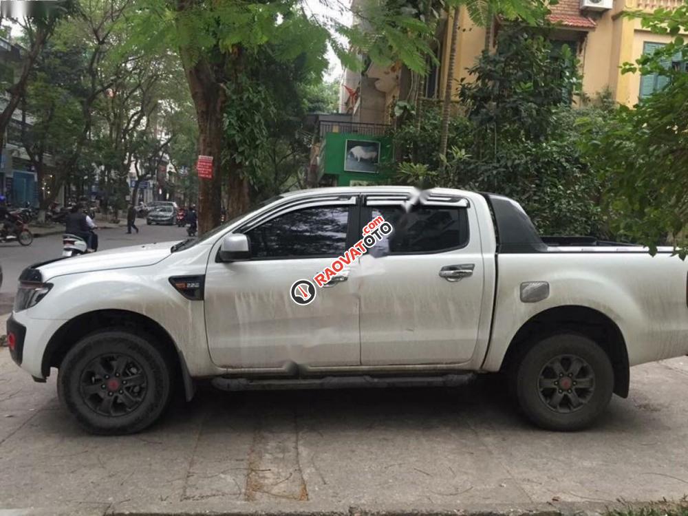 Bán xe Ford Ranger XLS 2.2AT đời 2015, màu trắng, nhập khẩu chính chủ, giá 545tr-3