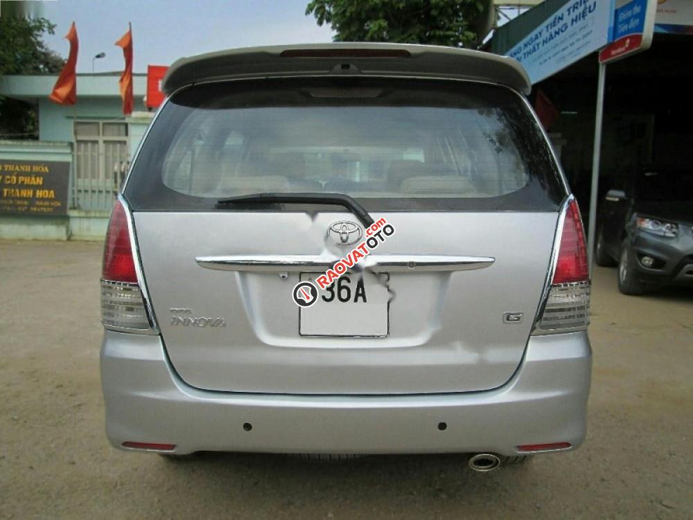 Cần bán Toyota Innova 2.0G đời 2010, màu bạc như mới-8