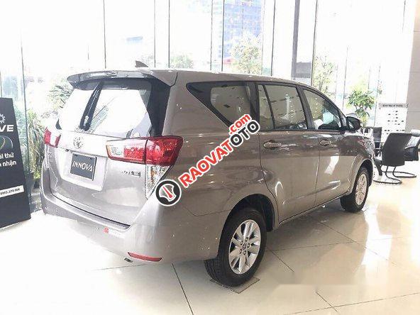 Cần bán Toyota Innova đời 2017, giá 939tr-2