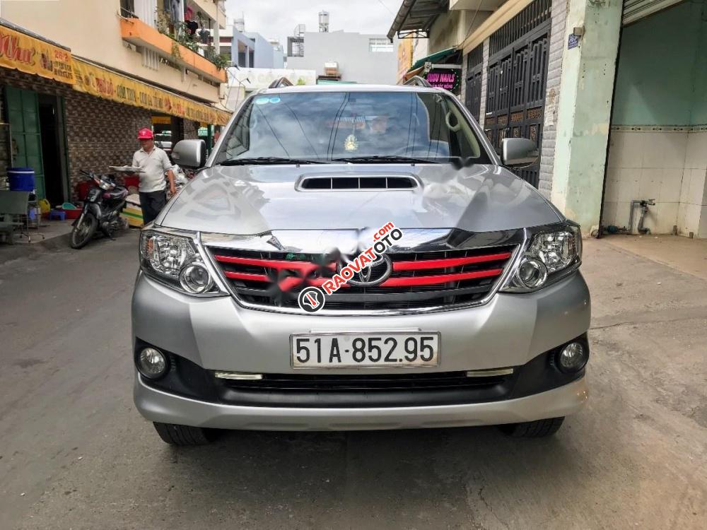 Bán Toyota Fortuner G đời 2014, màu bạc-0