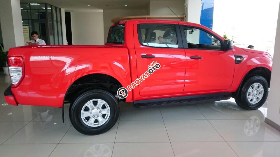 Bán Ford Ranger XLS MT mầu đỏ, giá tốt giao ngay-1