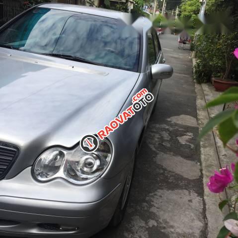 Bán Mercedes đời 2004, màu bạc, giá 240tr-3