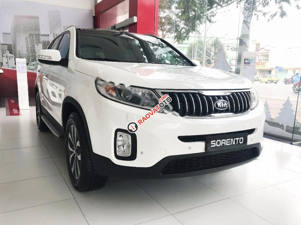 Cần bán Kia Sorento DATH đời 2017, màu trắng, giá tốt-1