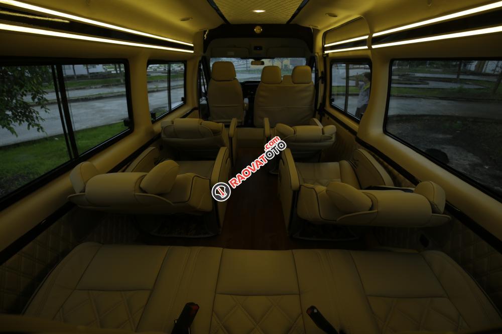 Bán Ford Transit Limousine phiên bản sơ cấp do Auto Kingdom cải tạo, tiện nghi, sang trọng. Liên hệ 0938765376-4