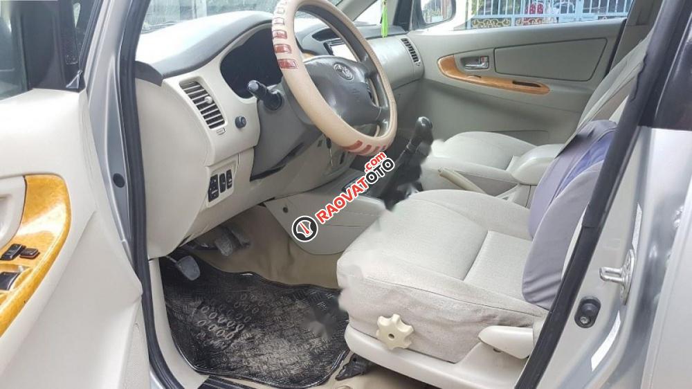 Cần bán Toyota Innova G đời 2010, màu bạc còn mới, 389tr-6