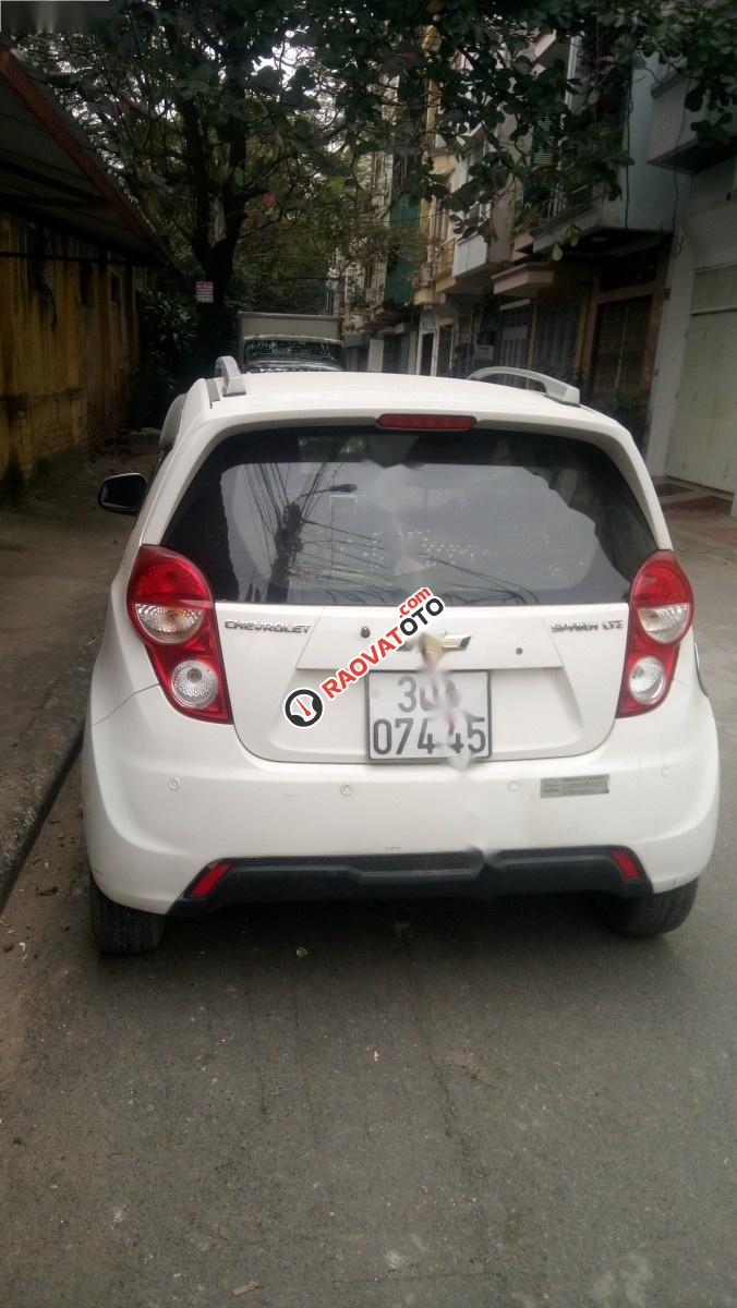 Cần bán lại xe Chevrolet Spark LTZ 1.0 AT năm 2014, màu trắng, chính chủ-3