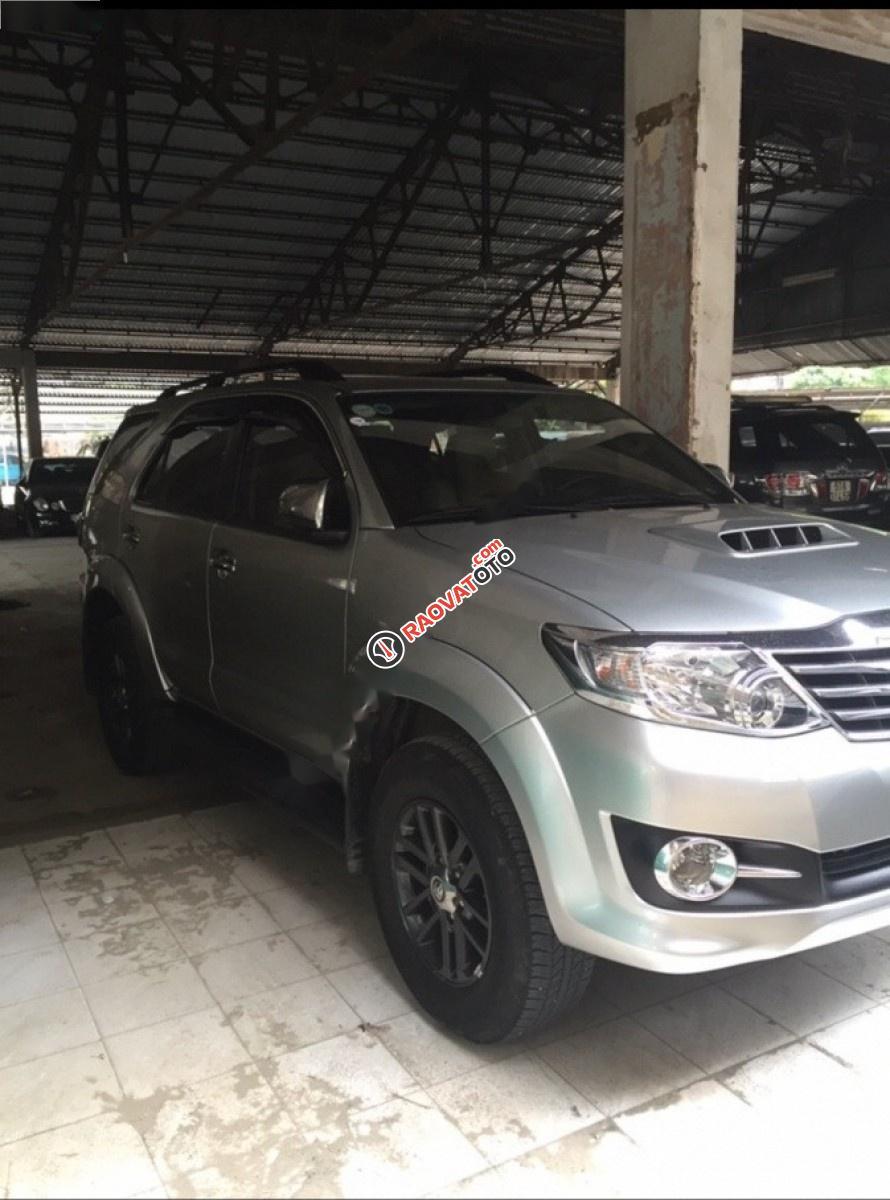 Bán xe Toyota Fortuner G đời 2015, màu bạc, giá tốt-0