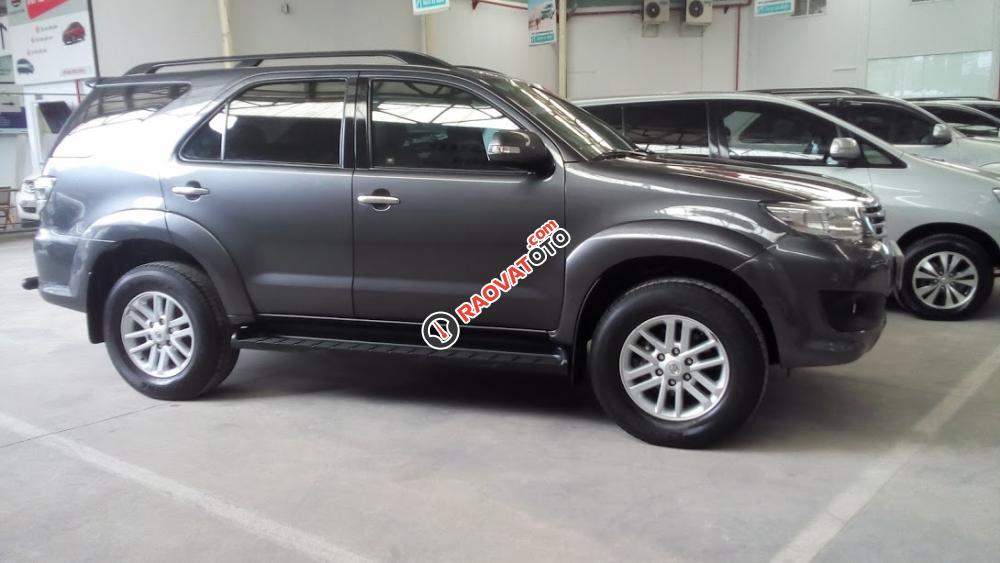 Bán ô tô Toyota Fortuner số tự động, 1 cầu năm 2013, màu xám-1