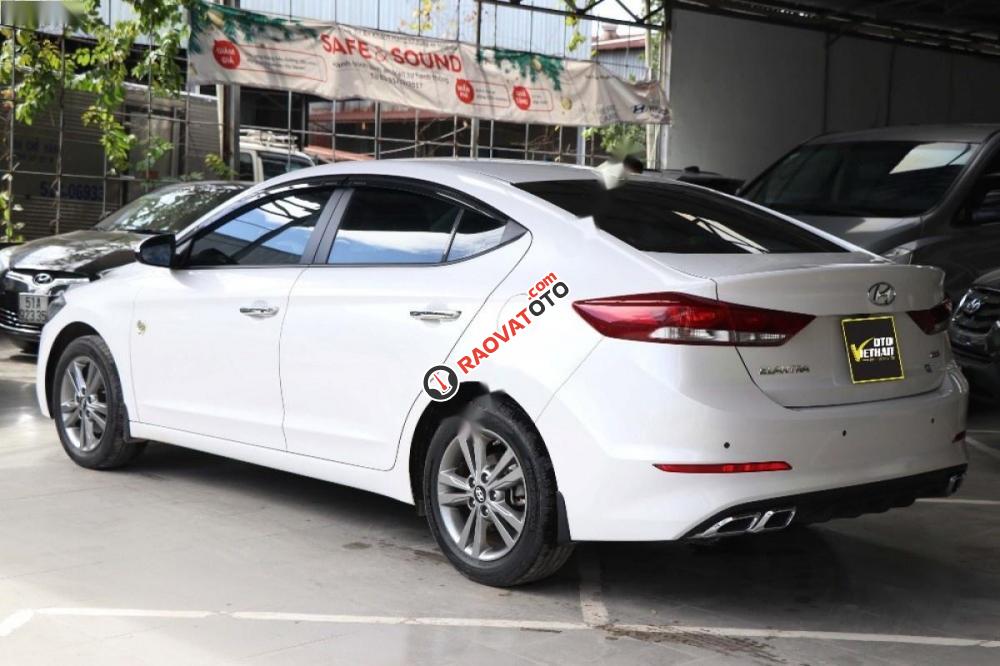 Bán Hyundai Elantra 1.6AT đời 2016, màu trắng, 608tr-3