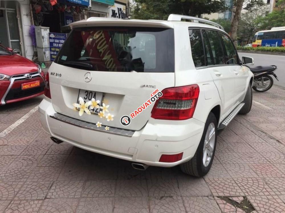 Bán Mercedes GLK300 4Matic năm 2011, màu trắng chính chủ, giá tốt-1