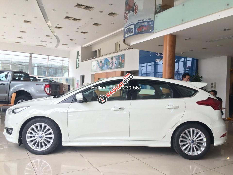 Bán xe Ford Focus Ecoboots 2018 giao ngay, khuyến mãi lớn cuối năm-3