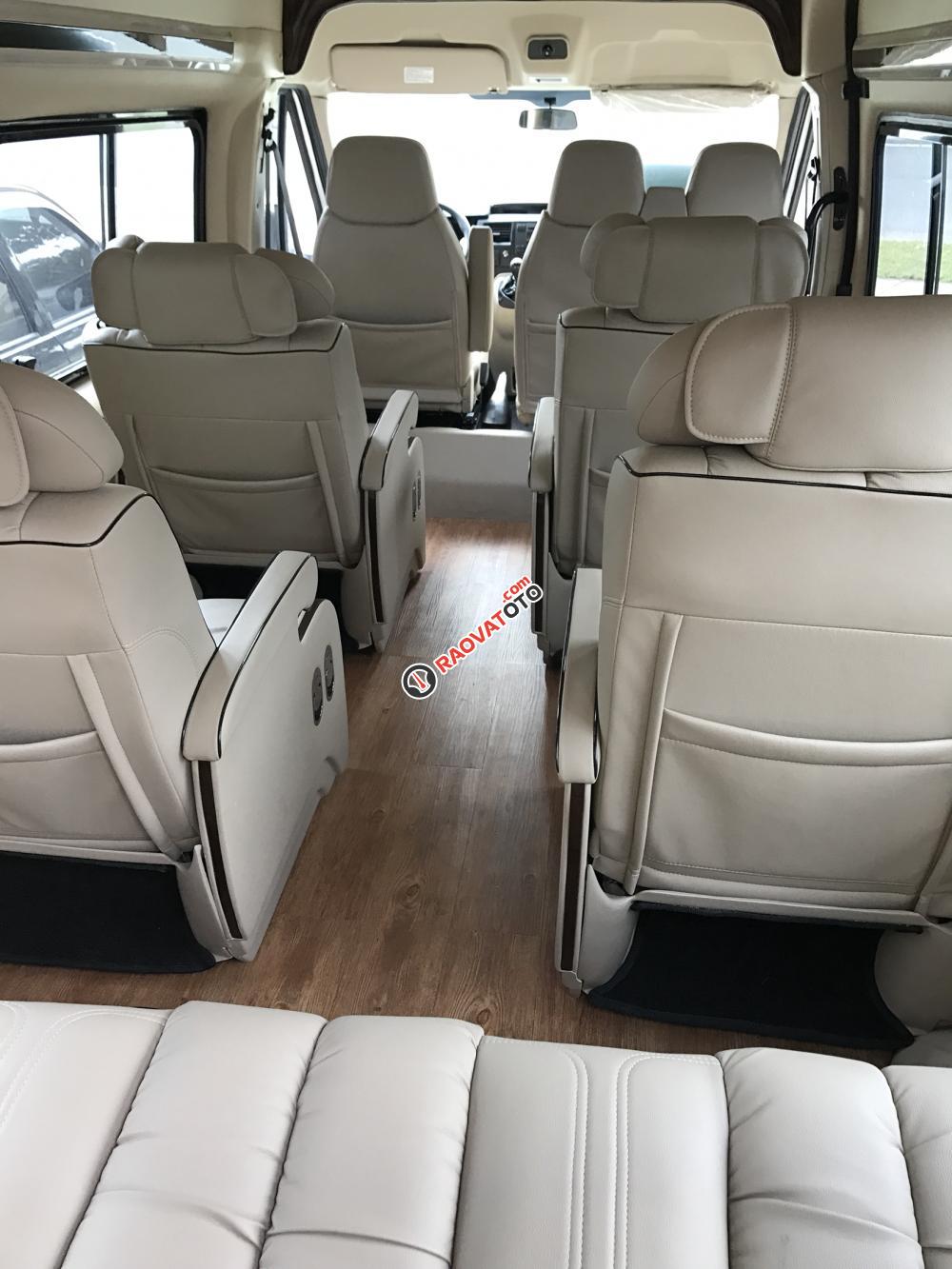 Cần bán lại xe Ford Transit limousine năm 2016 màu Bạc, giá tốt-4