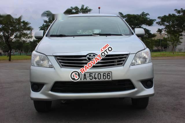 Bán Toyota Innova E 2.0MT đời 2013, màu bạc-1