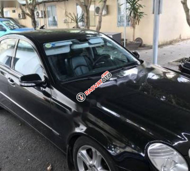 Cần bán xe Mercedes E200 sản xuất 2007, màu đen còn mới-4