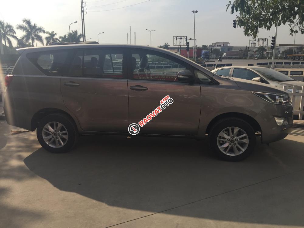 Toyota Hải Dương bán Innova 2017, giá tốt, hỗ trợ trả góp 80% (7 năm), lãi suất thấp - LH: 096.131.4444 (Ms. Hoa)-5