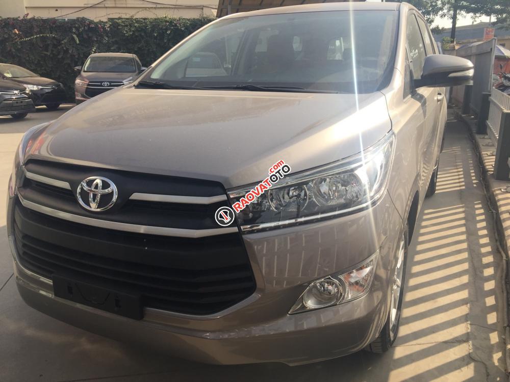 Toyota Hải Dương bán Innova 2017, giá tốt, hỗ trợ trả góp 80% (7 năm), lãi suất thấp - LH: 096.131.4444 (Ms. Hoa)-0